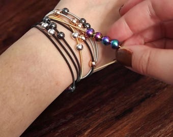 Pulsera antiestrés con piedra de hematita para personas con adicción a pellizcarse la piel. Pulsera con cuentas deslizantes que distrae. Relajante. Joyería discreta para adultos.
