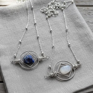 Collar de cuarzo rosa para mujeres con TDAH, ideal para aliviar la ansiedad y la energía.