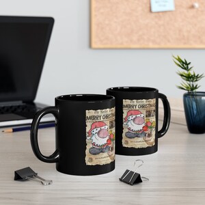 Lil Santa Christmas Cartoon Taza negra de 11 oz