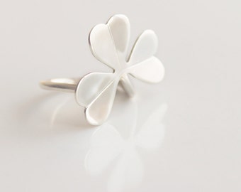 Shamrock ring. Shamrock jewelry. Clover ring. Silver shamrock ring. Silver ring. Gift for her. Leaf ring. Irish ring. Silver Shamrock.