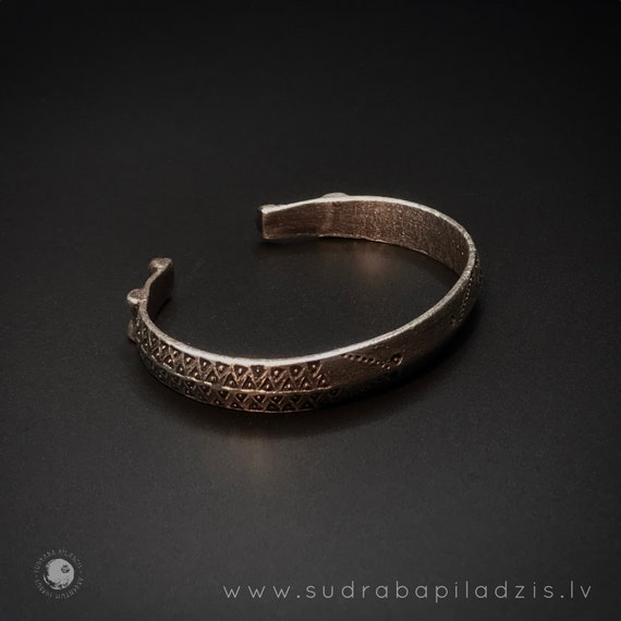 Dragon age silver bracelet clearance