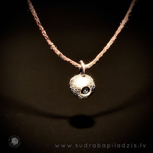 BLUEBERRY pendant in silver, lightweight, simple