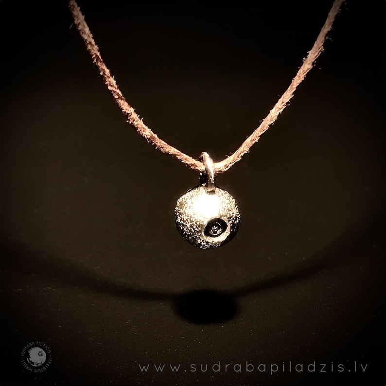 lightweight simple BLUEBERRY pendant in bronze