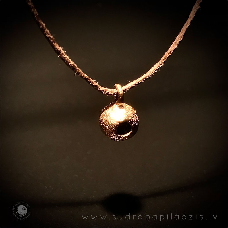 lightweight simple BLUEBERRY pendant in bronze