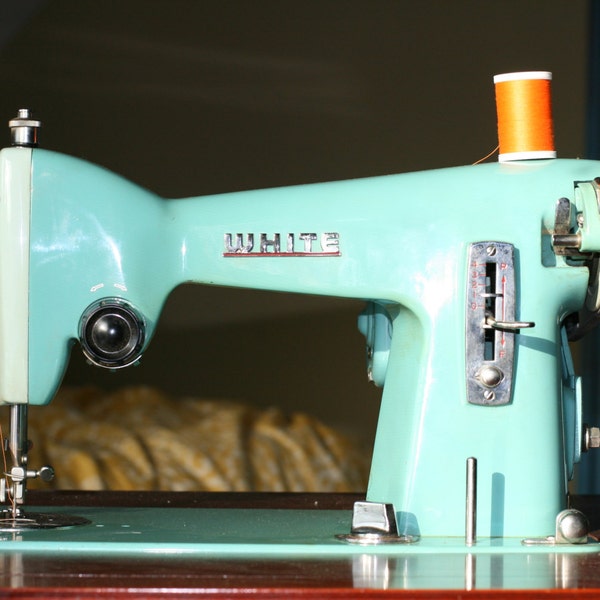 White Co. Sewing Machine - Teal Model 1514 w/ table - Reserved for Brenda