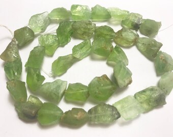 16" Hammer Cut Top Jabłko zielony Kolor Naturalny Peridot Oliwin Forestrite Koraliki Strand Pakistan