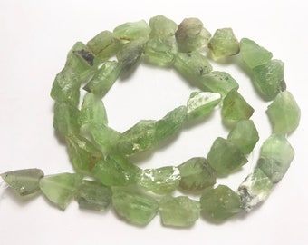 16" Hammer Cut Top Jabłko zielony Kolor Naturalny Peridot Oliwin Forestrite Koraliki Strand Pakistan