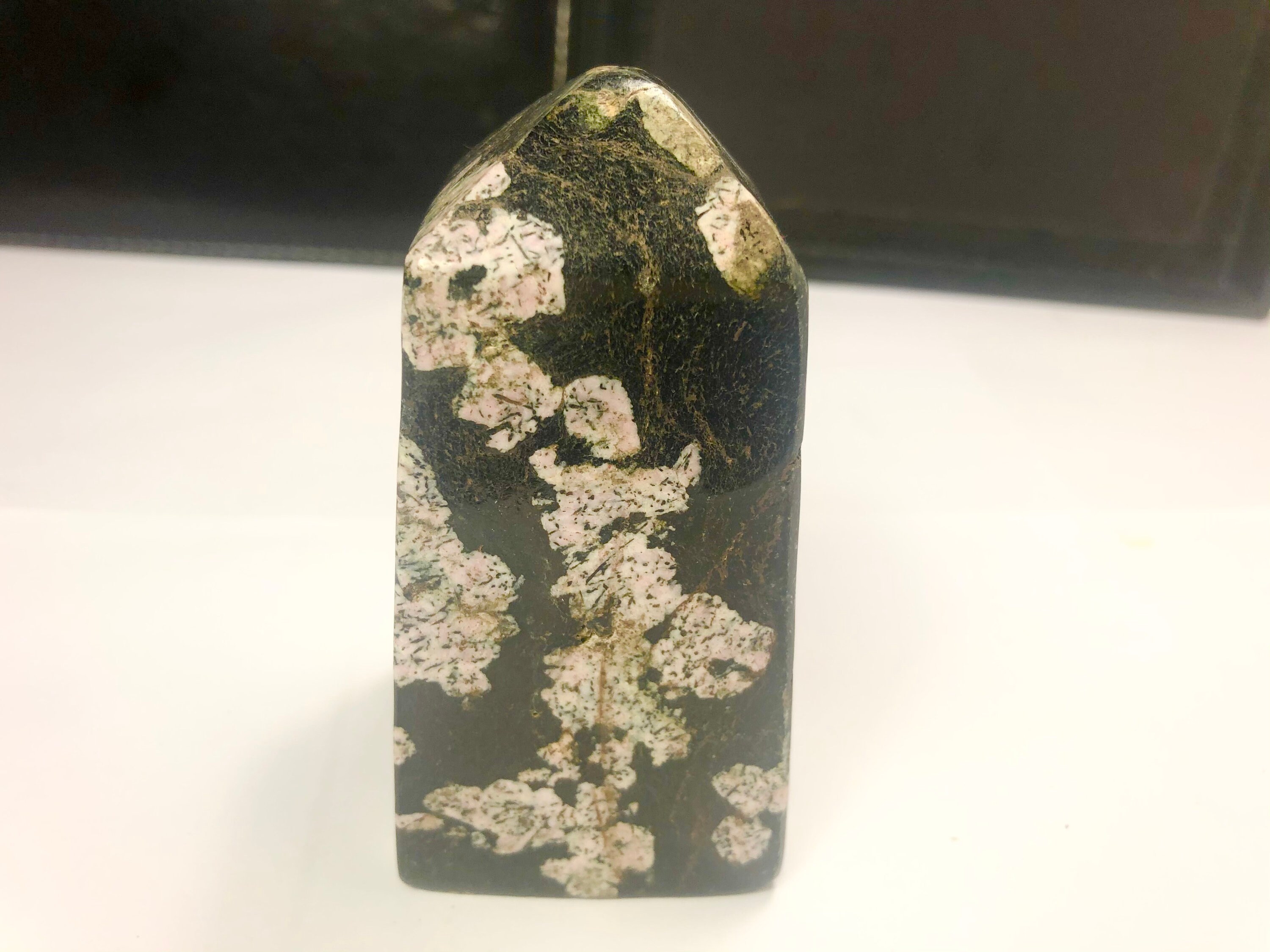 424 Grammes Top Grade Snow Flake Obsidienne Tour de Cristal