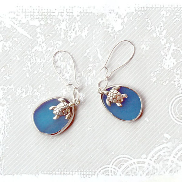 PYKNIC2 blue sea turtle drop earrings, beach jewelry, sea turtle earrings, blue agate earrings, turtle charm, drop earrings, animal earrings