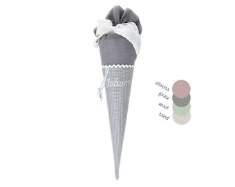 Schultüte "Waffelpique" grau, Zuckertüte mit Tülle aus Musselin, mit Namen bestickt, in Pastellfarben, passend für 70 cm