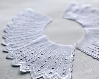 Vintage detachable Broderie Anglaise lace collar
