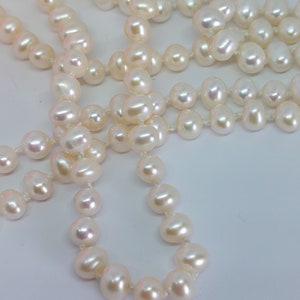 Clare&#39;s wedding pearls S1 outlander