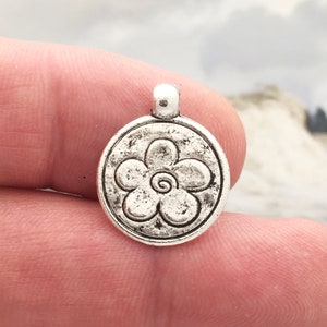 5 Daisy Flower Charm Silver Small by TIJC SP0918