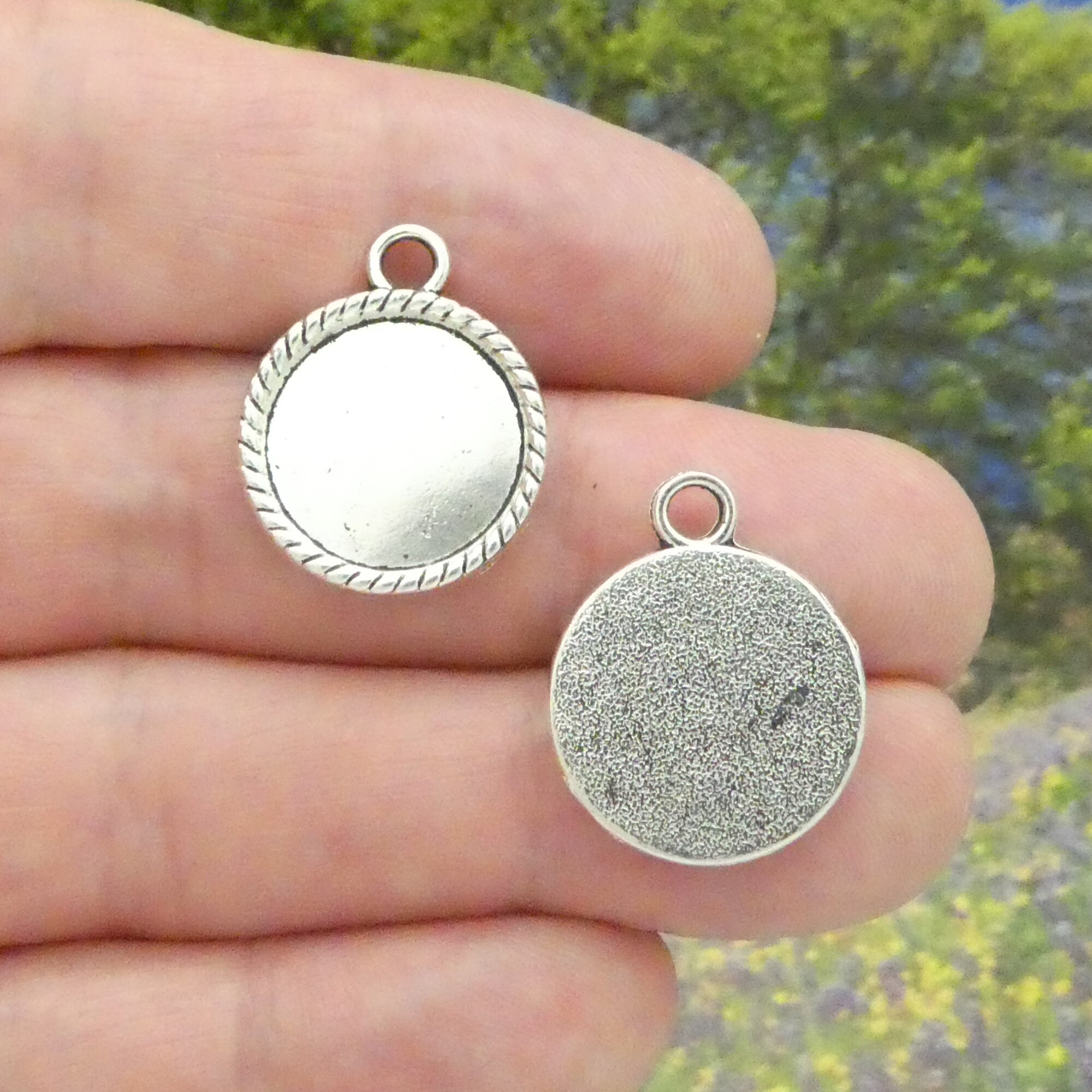 セブンイレブン 冬ギフト 2025 Bezel Silver Charm Photo Round Rope 5 Blank Photo for ラウンド用品・アクセサリー