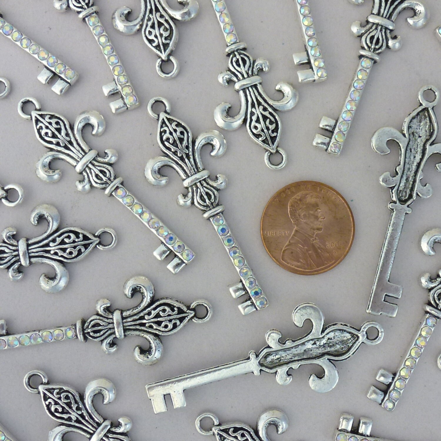 流行り の ブランド - 2025年おすすめのアイテム満載 TIJC by Pendant Charm Key Lis De Fleur Silver 4 SP1312 Etsy - アクセサリー