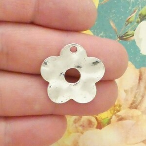 6 Silver Daisy Charm Flower Pendant 24x25mm by TIJC SP0926