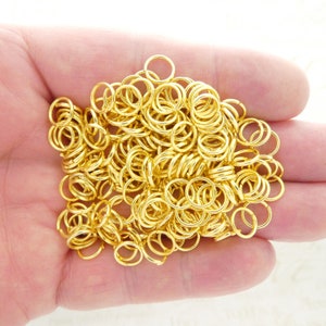 200 pieces 18 Gauge Heavy Gold 8mm Open Jump Rings Bulk 1x8mm by TIJC GPJR1x8
