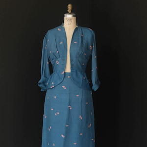 True vintage 50s Blue Skirt & Peplum silk evening two-piece set, size ladies&#39; S, pointed cuffs, elegant early 1950s evening suit