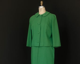 Verdadeiro terno Pendleton feminino verde ervilha vintage dos anos 1960 em perfeitas condições! Conjunto de saia e jaqueta de terno retrô com silhueta quadradão feminino de lã
