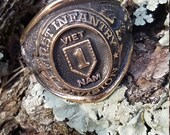 Vintage Vietnam first infantry division ring 14 karat yellow gold finger size 11