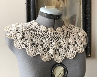 Vintage Handmade Crochet Collar, Vintage Crochet Doily Lace Collar with Floral Pattern, Antique Collar Piece