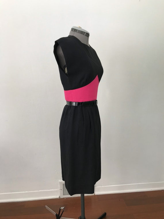 1960s Black and Pink Belted Day Dress with Pocket… - image 5