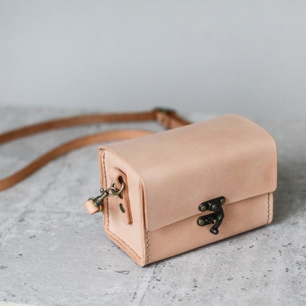 Classy Hand Stitched nude color leather camera case for small camera