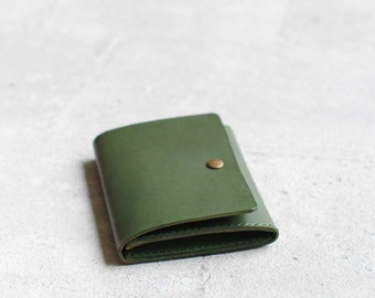 Olive green veg-tanned leather card holder/wallet