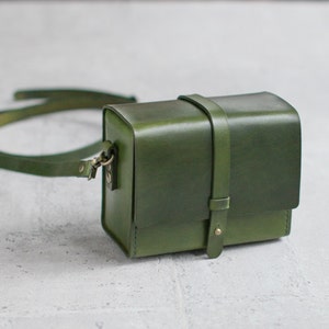 Classy Handstitched green leather camera case image 1