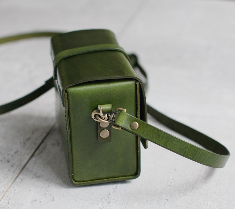 Classy Handstitched green leather camera case image 3