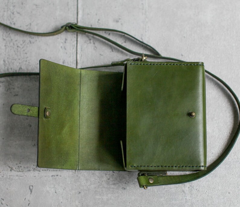 Classy Handstitched green leather camera case image 4