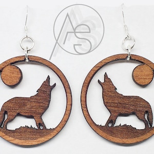 Wolf heulen Voller Mond Ohrringe | Holz Wolf Ohrringe, Coyote Ohrringe, Vollmond ohrringe Ohrringe, Wolf Reifen, Holz Wolf Ohrringe