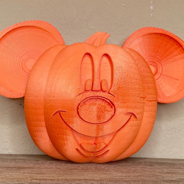 Mickey Pumpkin wreath centerpiece.