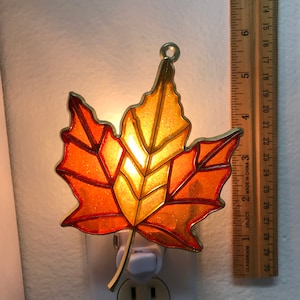 Luz nocturna de hoja de otoño