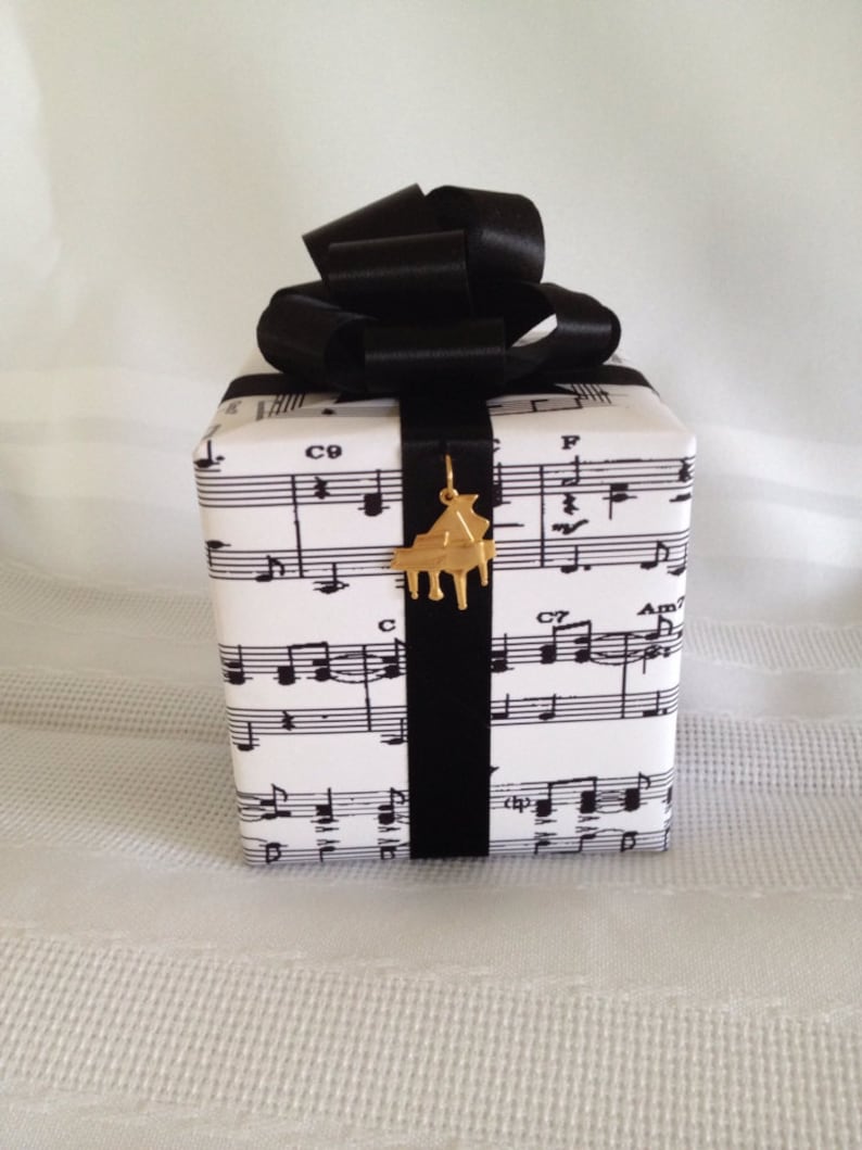 Musical Notes Music box wrapped as a gift image 1