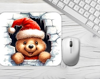 Oso de invierno navideño con gorro de Papá Noel rojo y blanco rompiendo la pared de ladrillos Alfombrilla para mouse para un movimiento suave del mouse deslizante Nuevo