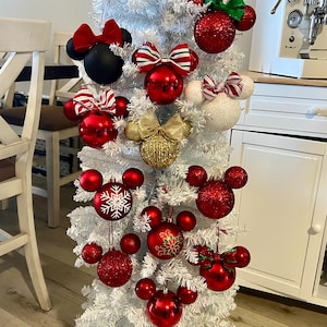 Disney Mickey and Minnie Christmas  tree ornaments    set of  Mickeys and Minnie’s !!