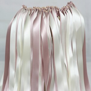 50 STÜCK Schleifenstäbe mit doppeltem Band keine Glocke Party Wand Streamer Band Stäbchen Zauberfee Wand für Hochzeit Dekore