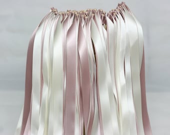 50PCS Ribbon Wands con doble cinta sin campana Party Wand Streamers Ribbon sticks Magic fairy Wands para decoraciones de boda