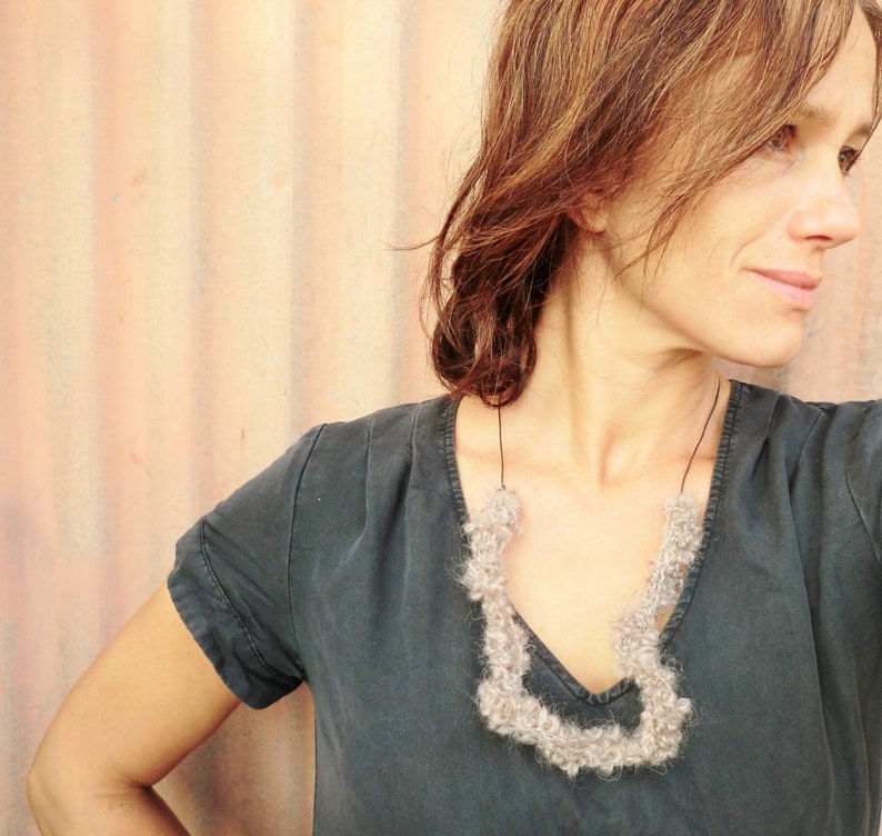 gift eco non-allergic Italian-Dutch jewels Necklace wool fur-look leather JJePa mode accessory