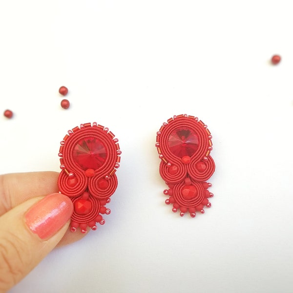 Rote Strass Ohrringe  Rote Ohrstecker Bestickte Ohrringe Ohrclips Soutache Schmuck Kristall Ohrringe Geburtstagsgeschenk für sie