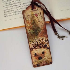 Hedgehog autumn bird wood bookmark, Hedgehog Robin woodland bookmark, Autumn nature, Gift for nature lover, Wild animals, British wildlife image 2