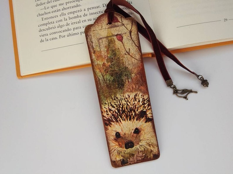 Hedgehog autumn bird wood bookmark, Hedgehog Robin woodland bookmark, Autumn nature, Gift for nature lover, Wild animals, British wildlife image 2