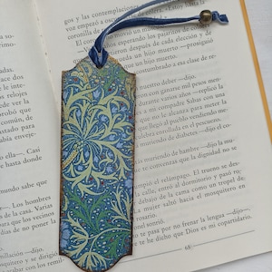 William Morris Seaweed print wooden bookmark, Botanical floral bookmark, Birthday gift for reader, Book lover present, Cottage core bookmark