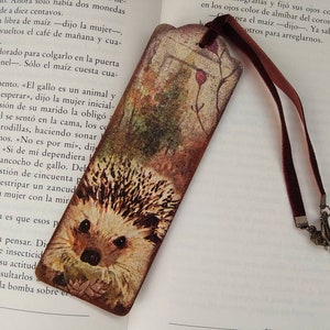 Hedgehog autumn bird wood bookmark, Hedgehog Robin woodland bookmark, Autumn nature, Gift for nature lover, Wild animals, British wildlife image 6