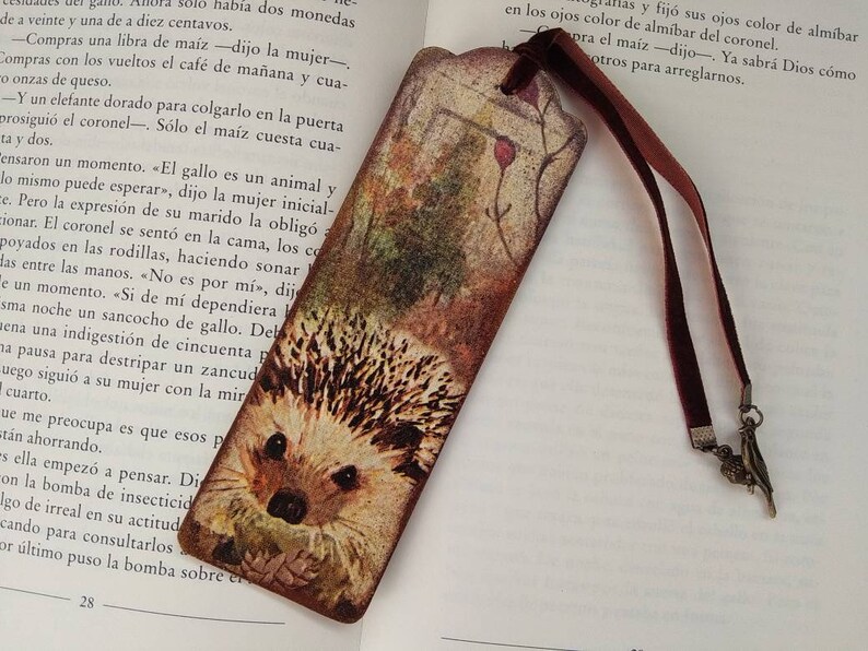 Hedgehog autumn bird wood bookmark, Hedgehog Robin woodland bookmark, Autumn nature, Gift for nature lover, Wild animals, British wildlife image 6