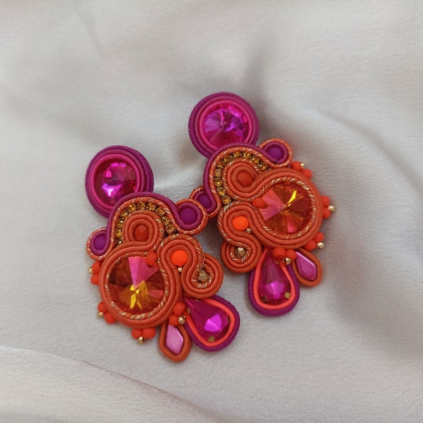 Orecchini soutache rosa fucsia arancione, orecchini di strass di cristalli colorati, orecchini da ballo magenta, orecchini rosa caldo arancione neon