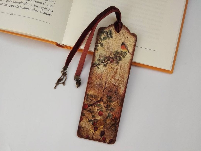 Hedgehog autumn bird wood bookmark, Hedgehog Robin woodland bookmark, Autumn nature, Gift for nature lover, Wild animals, British wildlife image 3