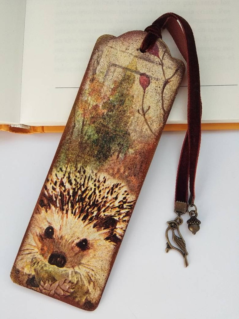 Hedgehog autumn bird wood bookmark, Hedgehog Robin woodland bookmark, Autumn nature, Gift for nature lover, Wild animals, British wildlife image 4
