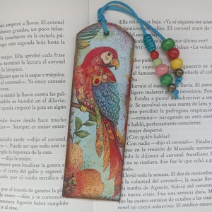 Parrot Wood Decoupaged Bookmark, Tropical Bird Bookmark, Bookish gift for Reader, Hawaiian gift for friends, Parrot lover gift